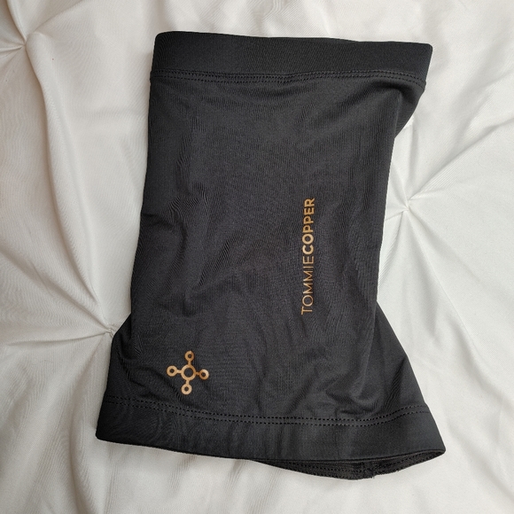 Tommie Copper Unisex COPPER & ZINC INFUSED Compression Knee Sleeve, Black - Picture 4 of 10